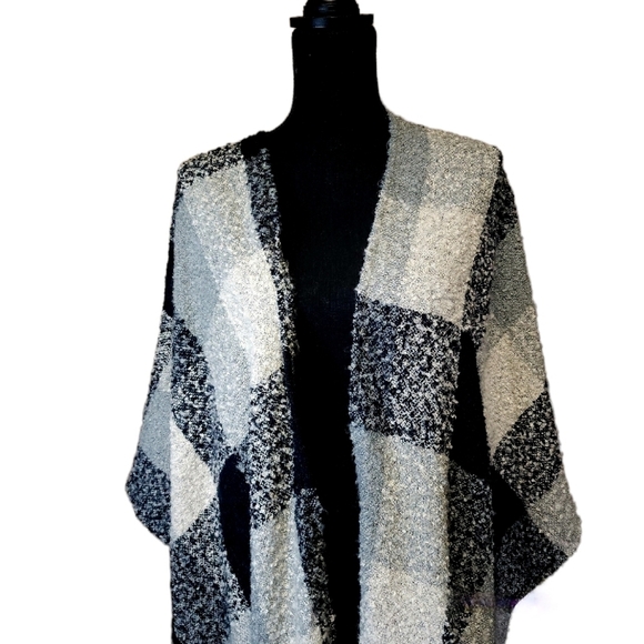 Woolrich Boucle Buffalo Plaid Soft Cozy Blanket Wrap Shrug OS Like New - Picture 3 of 7